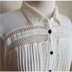 American Eagle Outfitters Button Down M crochet lace trim vanilla